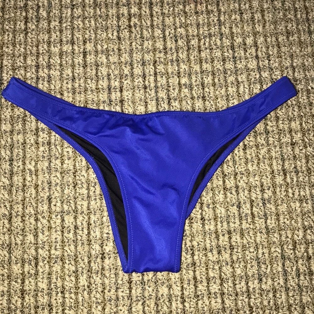 VICTORIAS SECRET BLUE BIKINI BOTTOM RUCHED SIZE:M